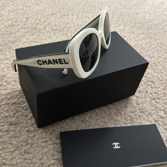 Chanel white sunglasses - Picture 1 of 8